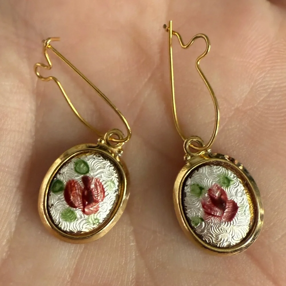 🌹 Vintage Hand-Painted Porcelain Rose Jewelry Set – Necklace + Earrings
